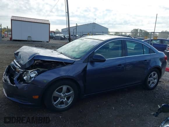 2013 Chevrolet Cruze 1LT z VIN 1G1PC5SB1D7232128, wystawiony jako IAAI lot #40415492 z przebiegiem 159 418 mil mil oraz . Historia ofert i sprzedaży dostępna na DreamBid. Obrazek 14.