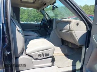 ✅ 2005 GMC Sierra 1500HD SLE • VIN: 1GTGK13UX5F889424 • Lot: 42675741. Wystawiony na IAAI z przebiegiem 187 771 mil. Bezpłatny archiwum sprzedaży aukcyjnych z USA i szczegółowy raport historii pojazdu na DreamBid. Zdjęcie 5.