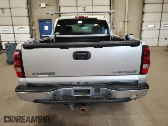 ✅ 2005 Chevrolet Silverado 1500 Z71 • VIN: 2GCEK19B851344035 • Лот: 80908564. Опубликован ранее на Copart с пробегом 175 823 миль. Бесплатный доступ к архиву аукционных продаж из США и подробный отчёт об истории автомобиля на DreamBid. Изображение 6.