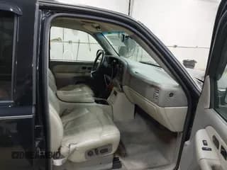 ✅ 2001 Chevrolet Suburban LT • VIN: 3GNFK16T71G150185 • Лот: 42075689. Опубликован ранее на IAAI с пробегом 143 533 миль. Бесплатный доступ к архиву аукционных продаж из США и подробный отчёт об истории автомобиля на DreamBid. Изображение 5.