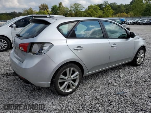 ✅ 2013 Kia Forte SX • VIN: KNAFW5A36D5690776 • Lot: 81731145. Wystawiony na Copart z przebiegiem 94 607 mil. Bezpłatny archiwum sprzedaży aukcyjnych z USA i szczegółowy raport historii pojazdu na DreamBid. Zdjęcie 3.