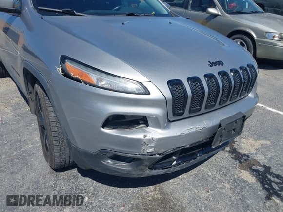 ✅ 2016 Jeep Cherokee Latitude • VIN: 1C4PJMCS4GW170322 • Лот: 41841572. Опубликован ранее на IAAI с пробегом 112 884 миль. Бесплатный доступ к архиву аукционных продаж из США и подробный отчёт об истории автомобиля на DreamBid. Изображение 6.