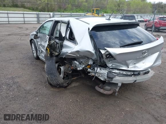 ✅ 2013 Toyota Venza LE • VIN: 4T3ZA3BB4DU077069 • Lot: 42103701. Listed on IAAI with 119,947 mi. Free auction sales archive from the USA and detailed vehicle history report at DreamBid. Image 3.