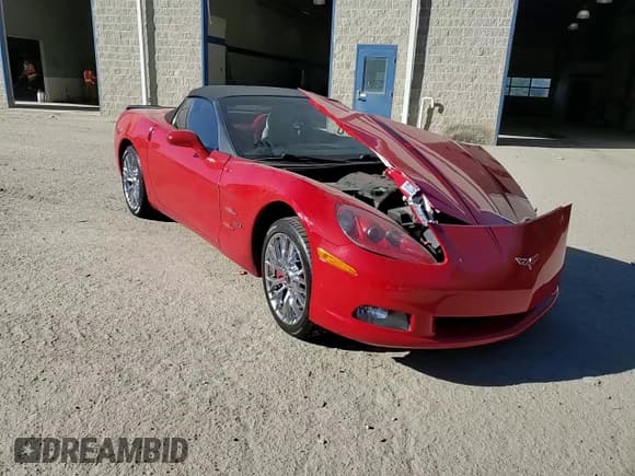 ✅ 2006 Chevrolet Corvette • VIN: 1G1YY36U365112206 • Lot: 82579585. Wystawiony na Copart z przebiegiem 77 541 mil. Bezpłatny archiwum sprzedaży aukcyjnych z USA i szczegółowy raport historii pojazdu na DreamBid. Zdjęcie 13.