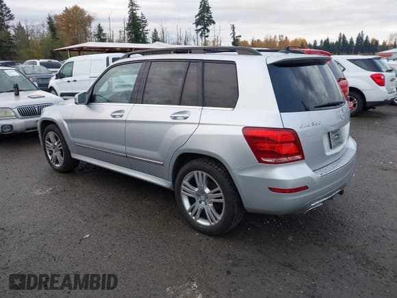 ✅ 2014 Mercedes-Benz GLK 350 • VIN: WDCGG8JB3EG312766 • Лот: 43644743. Опубликован ранее на IAAI с пробегом 215 561 миль. Бесплатный доступ к архиву аукционных продаж из США и подробный отчёт об истории автомобиля на DreamBid. Изображение 3.