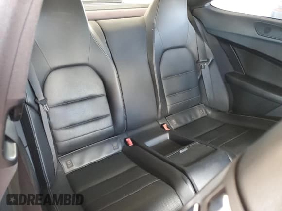 ✅ 2013 Mercedes-Benz C 250 • VIN: WDDGJ4HB9DG097923 • Lot: 93489825. Wystawiony na Copart z przebiegiem 136 056 mil. Bezpłatny archiwum sprzedaży aukcyjnych z USA i szczegółowy raport historii pojazdu na DreamBid. Zdjęcie 10.