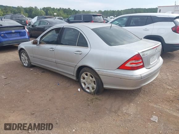 ✅ 2005 Mercedes-Benz C 320 • VIN: WDBRF84J65F558543 • Лот: 43132153. Опубликован ранее на IAAI с пробегом 112 818 миль. Бесплатный доступ к архиву аукционных продаж из США и подробный отчёт об истории автомобиля на DreamBid. Изображение 3.
