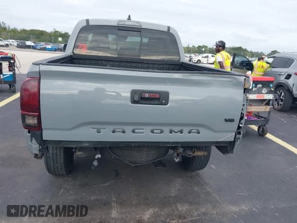 ✅ 2020 Toyota Tacoma SR5 • VIN: 3TMAZ5CN6LM132356 • Lot: 43092266. Wystawiony na IAAI z przebiegiem 91 509 mil. Bezpłatny archiwum sprzedaży aukcyjnych z USA i szczegółowy raport historii pojazdu na DreamBid. Zdjęcie 17.