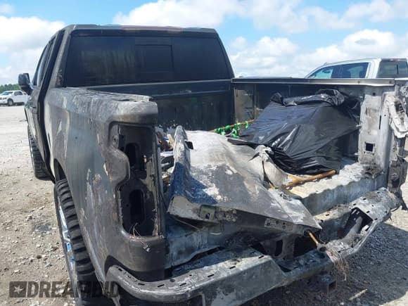 ✅ 2020 Chevrolet Silverado 1500 RST • VIN: 1GCUYEED3LZ113721 • Lot: 42639134. Wystawiony na IAAI z przebiegiem 228 411 mil. Bezpłatny archiwum sprzedaży aukcyjnych z USA i szczegółowy raport historii pojazdu na DreamBid. Zdjęcie 12.