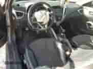 2012 Hyundai Veloster w/Red Int z VIN KMHTC6AD4CU033777, wystawiony jako Copart lot #72250544 z przebiegiem 136 087 mil mil oraz Szkoda całkowita • Salvage title. Historia ofert i sprzedaży dostępna na DreamBid. Obrazek 8.