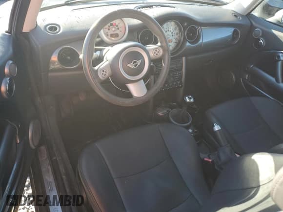 ✅ 2005 MINI Hardtop • VIN: WMWRC33405TC56434 • Lot: 87384035. Listed on Copart with 99,950 mi. Free auction sales archive from the USA and detailed vehicle history report at DreamBid. Image 8.