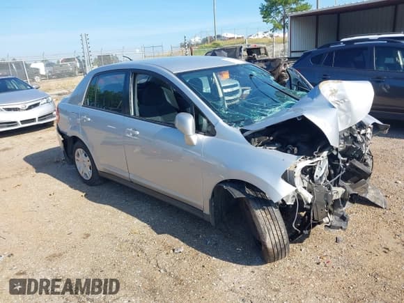 ✅ 2010 Nissan Versa S • VIN: 3N1BC1AP7AL395416 • Лот: 42710144. Опубликован ранее на IAAI с пробегом Не указан. Бесплатный доступ к архиву аукционных продаж из США и подробный отчёт об истории автомобиля на DreamBid. Изображение 1.