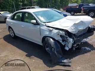 ✅ 2013 Volkswagen Passat SE • VIN: 1VWBH7A35DC032589 • Лот: 42374770. Опубликован ранее на IAAI с пробегом 143 323 миль. Бесплатный доступ к архиву аукционных продаж из США и подробный отчёт об истории автомобиля на DreamBid. Изображение 1.