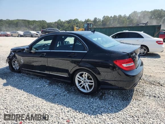 ✅ 2013 Mercedes-Benz C 300 Luxury • VIN: WDDGF8AB0DR286578 • Lot: 80815225. Wystawiony na Copart z przebiegiem 127 078 mil. Bezpłatny archiwum sprzedaży aukcyjnych z USA i szczegółowy raport historii pojazdu na DreamBid. Zdjęcie 2.