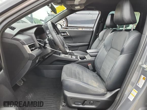 ✅ 2023 Mitsubishi Outlander SE • VIN: JA4J3UA8XPZ047169 • Лот: 61271115. Опубликован ранее на Copart с пробегом 26 965 миль. Бесплатный доступ к архиву аукционных продаж из США и подробный отчёт об истории автомобиля на DreamBid. Изображение 7.