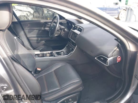 ✅ 2017 Jaguar XE 25t Prestige • VIN: SAJAE4BG0HA966847 • Лот: 42098466. Опубликован ранее на IAAI с пробегом 73 769 миль. Бесплатный доступ к архиву аукционных продаж из США и подробный отчёт об истории автомобиля на DreamBid. Изображение 5.