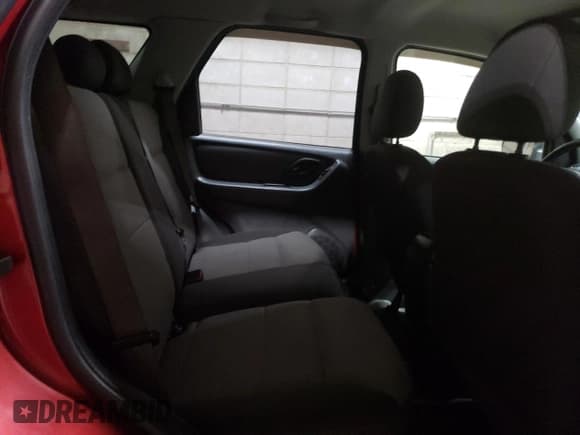 ✅ 2006 Ford Escape XLS • VIN: 1FMYU02Z06KB58768 • Lot: 92559315. Listed on Copart with 218,235 mi. Free auction sales archive from the USA and detailed vehicle history report at DreamBid. Image 11.