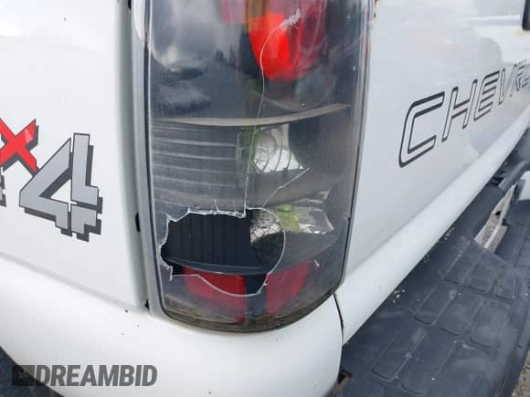 ✅ 2000 Chevrolet Silverado 1500 LS • VIN: 2GCEK19V7Y1398845 • Lot: 42609757. Wystawiony na IAAI z przebiegiem 248 417 mil mil. Skorzystaj z bezpłatnego archiwum sprzedaży aukcyjnych z USA i zobacz szczegółowy raport historii pojazdu na DreamBid. Zdjęcie 12.