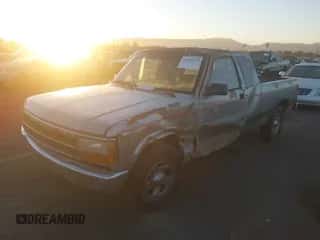 1994 Dodge Dakota z VIN 1B7GL23X6RS612067, wystawiony jako IAAI lot #41196975 z przebiegiem 186 743 mil mil oraz . Historia ofert i sprzedaży dostępna na DreamBid. Obrazek 2.