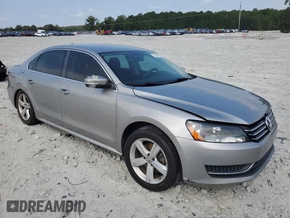 ✅ 2014 Volkswagen Passat SE • VIN: 1VWBP7A32EC006410 • Лот: 71619525. Опубликован ранее на Copart с пробегом 188 559 миль. Бесплатный доступ к архиву аукционных продаж из США и подробный отчёт об истории автомобиля на DreamBid. Изображение 4.