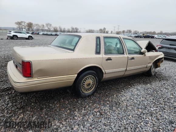 ✅ 1997 Lincoln Town Car Signature • VIN: 1LNLM82W0VY602693 • Lot: 93852125. Listed on Copart with Not provided. Free auction sales archive from the USA and detailed vehicle history report at DreamBid. Image 3.