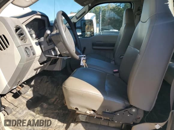 ✅ 2008 Ford F-550 XL • VIN: 1FDAW56R28EB36145 • Lot: 82134094. Wystawiony na Copart z przebiegiem Nie podano. Bezpłatny archiwum sprzedaży aukcyjnych z USA i szczegółowy raport historii pojazdu na DreamBid. Zdjęcie 7.