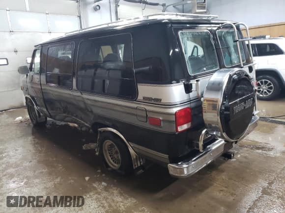 ✅ 1988 Chevrolet Chevy Van • VIN: 2GBEG25K2J4137750 • Лот: 89310475. Опубликован ранее на Copart с пробегом 26 823 миль. Бесплатный доступ к архиву аукционных продаж из США и подробный отчёт об истории автомобиля на DreamBid. Изображение 2.
