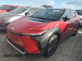 ✅ 2023 Toyota bZ4X XLE • VIN: JTMAAAAA0PA008957 • Lot: 76469254. Wystawiony na Copart z przebiegiem 5 412 mil. Bezpłatny archiwum sprzedaży aukcyjnych z USA i szczegółowy raport historii pojazdu na DreamBid. Zdjęcie 1.