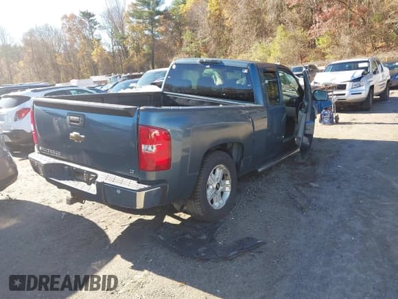 ✅ 2011 Chevrolet Silverado 1500 LT • VIN: 1GCRKSE37BZ461971 • Lot: 43546524. Listed on IAAI with Not provided. Free auction sales archive from the USA and detailed vehicle history report at DreamBid. Image 4.