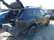 ✅ 2023 Jeep Cherokee Trailhawk • VIN: 1C4PJMBN3PD104741 • Lot: 41777882. Wystawiony na IAAI z przebiegiem 25 405 mil. Bezpłatny archiwum sprzedaży aukcyjnych z USA i szczegółowy raport historii pojazdu na DreamBid. Zdjęcie 4.