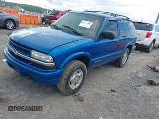 ✅ 2000 Chevrolet Blazer LS • VIN: 1GNCT18W6YK288858 • Lot: 42344368. Wystawiony na IAAI z przebiegiem 207 183 mil. Bezpłatny archiwum sprzedaży aukcyjnych z USA i szczegółowy raport historii pojazdu na DreamBid. Zdjęcie 2.
