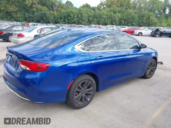 ✅ 2015 Chrysler 200 Limited • VIN: 1C3CCCABXFN657944 • Lot: 43216166. Listed on IAAI with 123,898 mi. Free auction sales archive from the USA and detailed vehicle history report at DreamBid. Image 4.