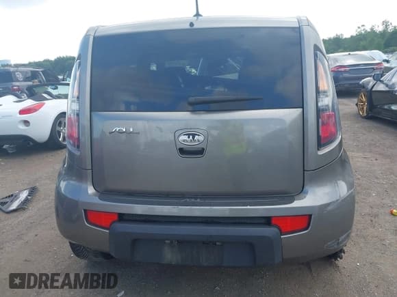 ✅ 2011 Kia Soul + • VIN: KNDJT2A26B7216257 • Lot: 42856792. Listed on IAAI with Not provided. Free auction sales archive from the USA and detailed vehicle history report at DreamBid. Image 17.
