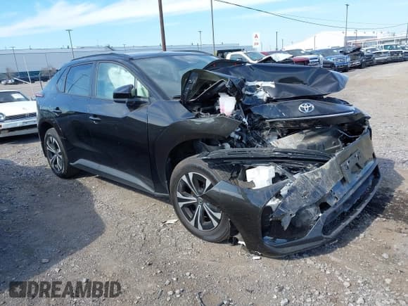 ✅ 2023 Toyota bZ4X XLE • VIN: JTMABACA4PA013900 • Лот: 43239657. Опубликован ранее на IAAI с пробегом 30 517 миль. Бесплатный доступ к архиву аукционных продаж из США и подробный отчёт об истории автомобиля на DreamBid. Изображение 1.