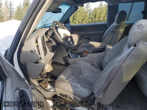 ✅ 2003 Chevrolet Silverado 2500HD LS • VIN: 1GCHK29143E359489 • Lot: 82926934. Wystawiony na Copart z przebiegiem Nie podano. Bezpłatny archiwum sprzedaży aukcyjnych z USA i szczegółowy raport historii pojazdu na DreamBid. Zdjęcie 7.