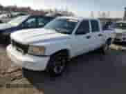 2008 Dodge Dakota ST z VIN 1D7HW28K38S511212, wystawiony jako Copart lot #77956004 z przebiegiem 195 316 mil mil oraz Szkoda całkowita • Salvage title. Historia ofert i sprzedaży dostępna na DreamBid. Obrazek 1.