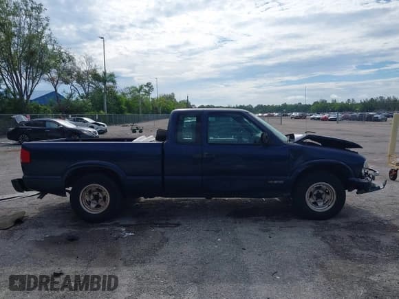 ✅ 2000 Chevrolet S-10 LS • VIN: 1GCCS19W2YK287006 • Лот: 42814156. Опубликован ранее на IAAI с пробегом 216 912 миль. Бесплатный доступ к архиву аукционных продаж из США и подробный отчёт об истории автомобиля на DreamBid. Изображение 13.