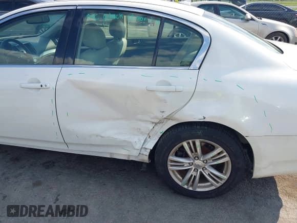 ✅ 2015 Infiniti Q40 • VIN: JN1CV6AR1FM522865 • Лот: 42768541. Опубликован ранее на IAAI с пробегом 71 044 миль. Бесплатный доступ к архиву аукционных продаж из США и подробный отчёт об истории автомобиля на DreamBid. Изображение 17.