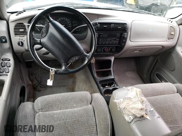 ✅ 1995 Ford Explorer Eddie Bauer • VIN: 1FMDU34X5SZB45723 • Lot: 44201785. Listed on Copart with 160,169 mi. Free auction sales archive from the USA and detailed vehicle history report at DreamBid. Image 8.