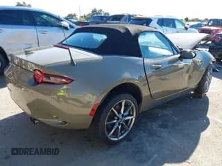 ✅ 2023 Mazda MX-5 Miata Grand Touring • VIN: JM1NDAD71P0556044 • Lot: 43639431. Wystawiony na IAAI z przebiegiem 14 117 mil. Bezpłatny archiwum sprzedaży aukcyjnych z USA i szczegółowy raport historii pojazdu na DreamBid. Zdjęcie 4.