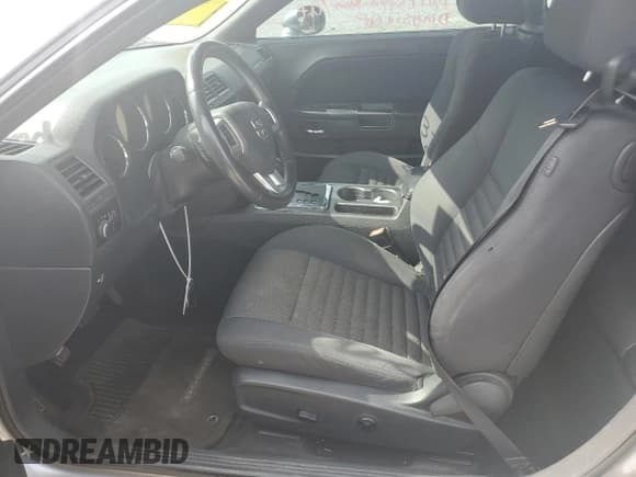 ✅ 2014 Dodge Challenger SXT • VIN: 2C3CDYAG6EH214767 • Lot: 61106264. Wystawiony na Copart z przebiegiem Nie podano. Bezpłatny archiwum sprzedaży aukcyjnych z USA i szczegółowy raport historii pojazdu na DreamBid. Zdjęcie 7.