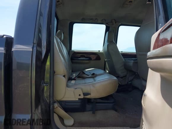 ✅ 2005 Ford F-250 XL • VIN: 1FTSW21P75EC79181 • Lot: 42098923. Listed on IAAI with 198,999 mi. Free auction sales archive from the USA and detailed vehicle history report at DreamBid. Image 8.