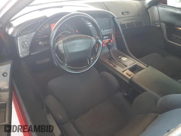 ✅ 1991 Chevrolet Corvette • VIN: 1G1YY2380M5114512 • Lot: 70955415. Wystawiony na Copart z przebiegiem Nie podano. Bezpłatny archiwum sprzedaży aukcyjnych z USA i szczegółowy raport historii pojazdu na DreamBid. Zdjęcie 8.