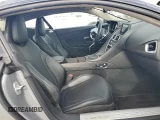 ✅ 2019 Aston Martin DB11 V8 • VIN: SCFRMFAW0KGL06287 • Lot: 62828302. Wystawiony na Copart z przebiegiem Nie podano. Bezpłatny archiwum sprzedaży aukcyjnych z USA i szczegółowy raport historii pojazdu na DreamBid. Zdjęcie 5.