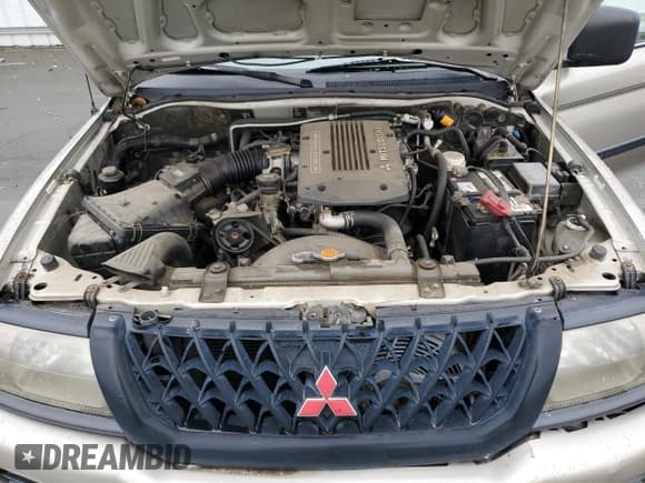 ✅ 2000 Mitsubishi Montero Sport LS • VIN: JA4LS31H3YP019989 • Lot: 82031914. Wystawiony na Copart z przebiegiem 154 176 mil. Bezpłatny archiwum sprzedaży aukcyjnych z USA i szczegółowy raport historii pojazdu na DreamBid. Zdjęcie 14.