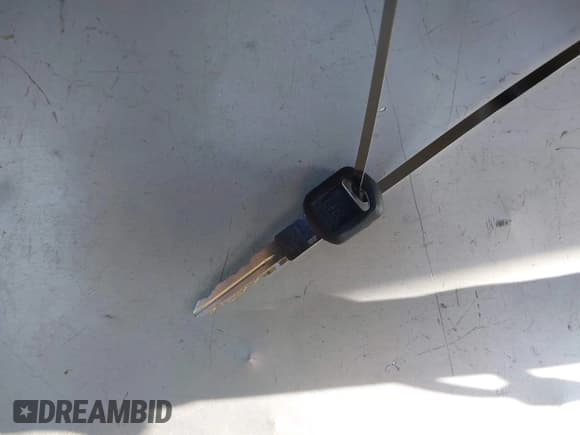 ✅ 1997 Chevrolet Silverado 1500 • VIN: 1GCEC14W3VZ100369 • Lot: 43208475. Wystawiony na IAAI z przebiegiem 101 950 mil. Bezpłatny archiwum sprzedaży aukcyjnych z USA i szczegółowy raport historii pojazdu na DreamBid. Zdjęcie 11.