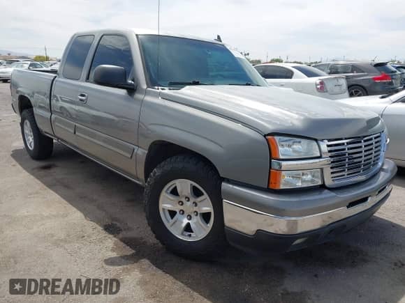 2006 Chevrolet Silverado 1500 LT2 z VIN 2GCEC19T361333158, wystawiony jako IAAI lot #42218305 z przebiegiem 220 009 mil mil oraz . Historia ofert i sprzedaży dostępna na DreamBid. Obrazek 1.