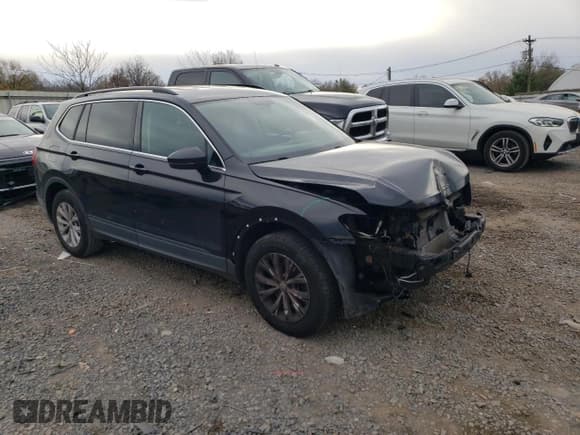 ✅ 2019 Volkswagen Tiguan SE • VIN: 3VV2B7AX0KM070428 • Лот: 93178545. Опубликован ранее на Copart с пробегом 101 252 миль. Бесплатный доступ к архиву аукционных продаж из США и подробный отчёт об истории автомобиля на DreamBid. Изображение 4.