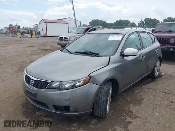 ✅ 2011 Kia Forte SX • VIN: KNAFW5A35B5384682 • Lot: 42963685. Wystawiony na IAAI z przebiegiem 197 696 mil. Bezpłatny archiwum sprzedaży aukcyjnych z USA i szczegółowy raport historii pojazdu na DreamBid. Zdjęcie 6.