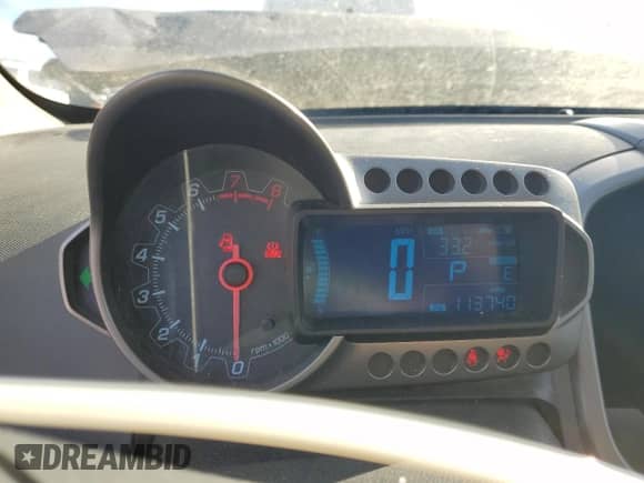 2013 Chevrolet Sonic LT с VIN 1G1JC5SH0D4122697, выставлен на аукционе Copart как лот 82868243 с пробегом 113 740 миль миль и Списание • Salvage title. История ставок и продаж доступна на DreamBid. Изображение 9.